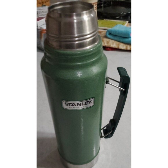 stanley stainless steel 1.1q vacuum thermos - Picture 2 of 9